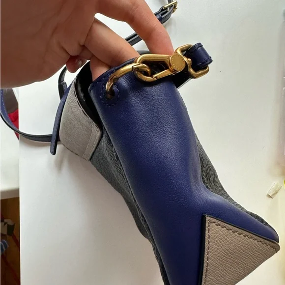 [SOLD] Like new Marc Jacobs Crossbody Bag Two Tone - Picture 8 of 13